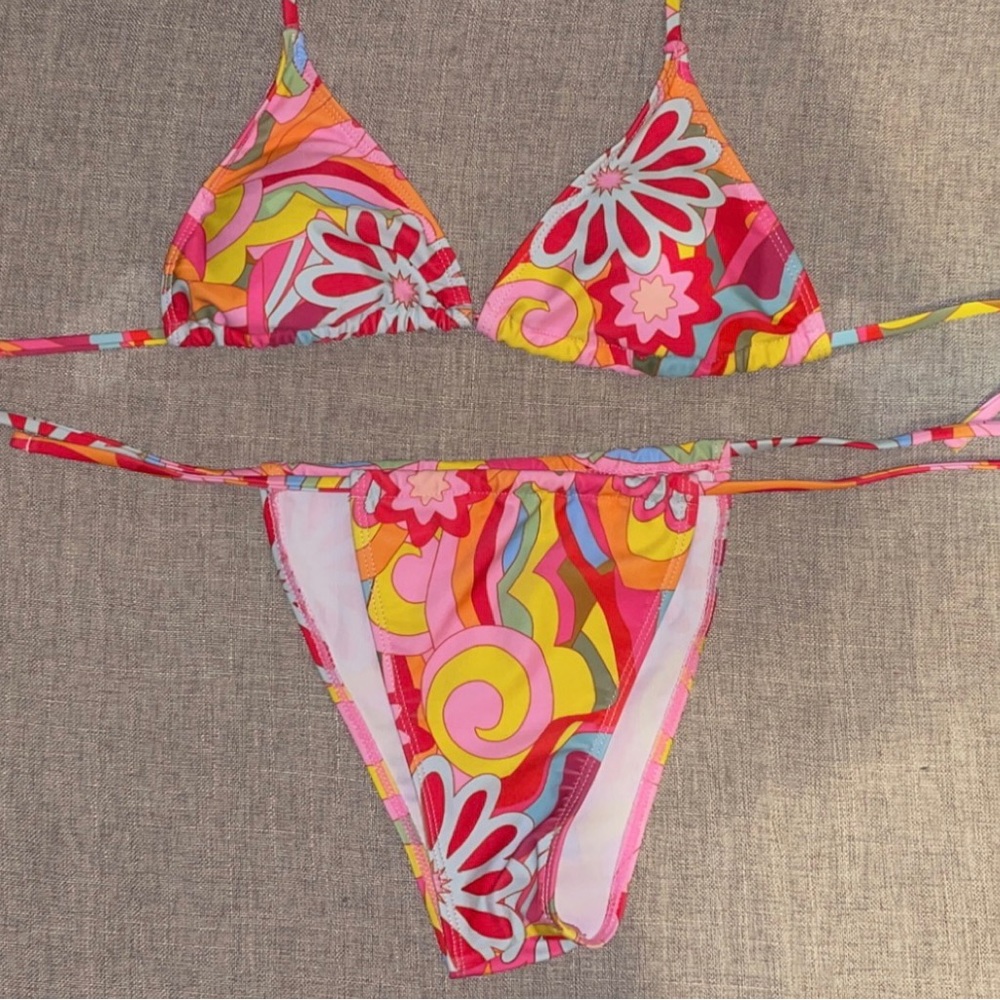 Fun multi colored bikini - Picture 3 of 3